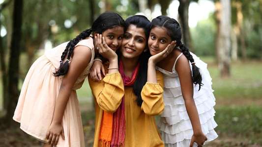 Enga Amma Rani - Backdrop