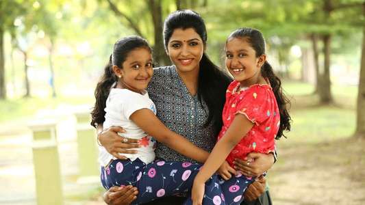 Enga Amma Rani - Backdrop
