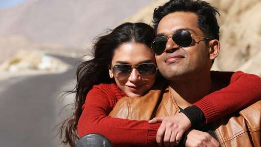 Kaatru Veliyidai - Backdrop