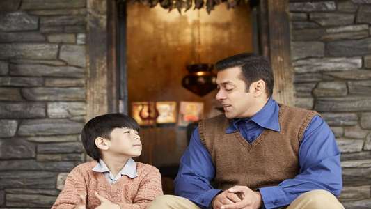 Tubelight - Backdrops