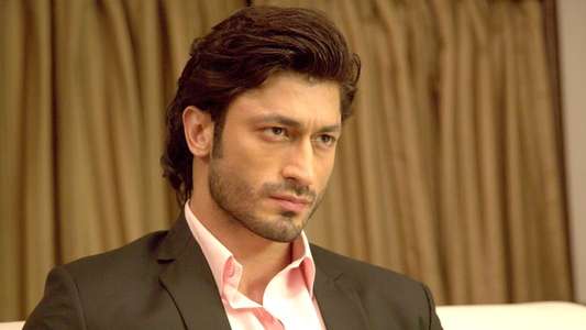 Commando 2: The Black Money Trail - Backdrop