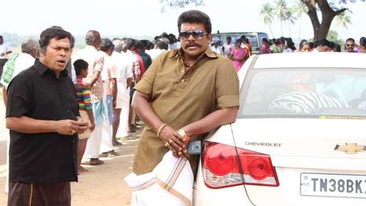 Podhuvaga En Manasu Thangam - Backdrop
