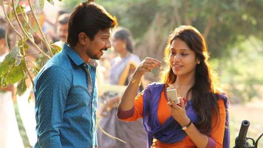 Podhuvaga En Manasu Thangam - Backdrop
