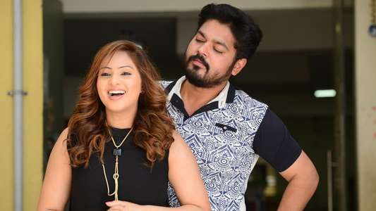 7 Naatkal - Backdrop
