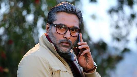 Dhuruvangal Pathinaaru - Backdrops