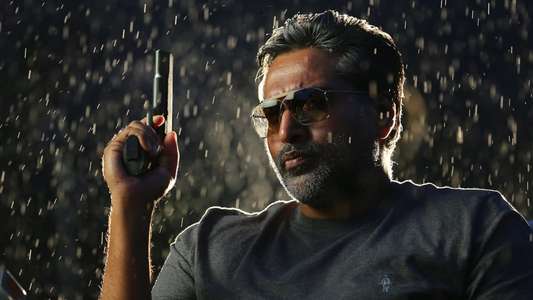 Dhuruvangal Pathinaaru - Backdrops
