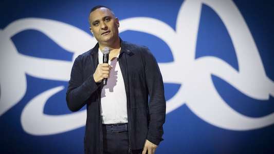 Russell Peters: Almost Famous - Backdrop