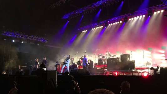 Mumford & Sons Live from South Africa: Dust & Thunder - Backdrop