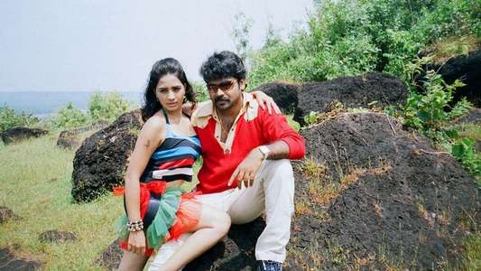 Oru Nodiyil - Backdrop