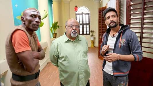 Dhilluku Dhuddu - Backdrop