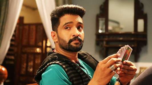 Dhilluku Dhuddu - Backdrop