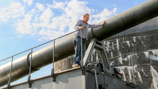 Bombing Hitler's Supergun - Backdrop
