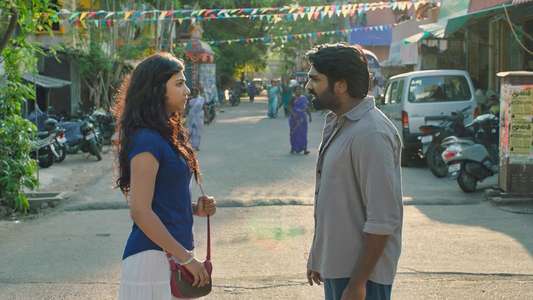 Kadhalum Kadanthu Pogum - Backdrop