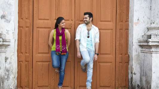 Nenu..Shailaja - Backdrops
