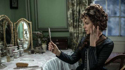 Love & Friendship - Backdrop