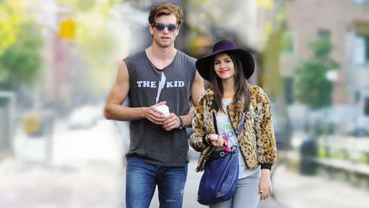 Naomi and Ely's No Kiss List - Backdrop