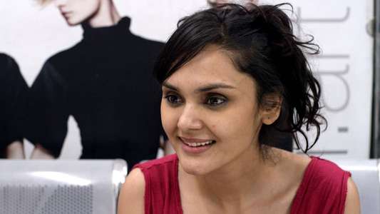 Thoda Lutf Thoda Ishq - Backdrop