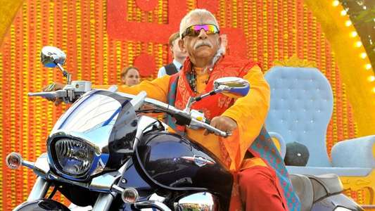 Dharam Sankat Mein - Backdrop