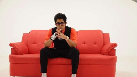 Enakkul Oruvan - Backdrops