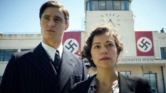 Woman in Gold - Backdrop