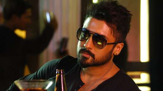 Anjaan - Backdrop