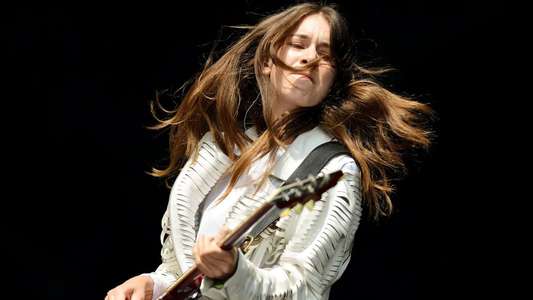 HAIM: Glastonbury 2014 - Backdrop