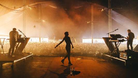 CHVRCHES - Glastonbury 2014 - Backdrop