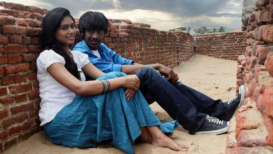 Aadhalal Kadhal Seiveer - Backdrops