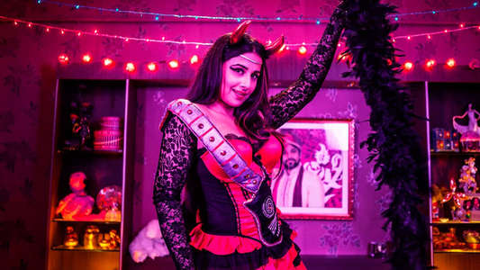 Ghanchakkar - Backdrop