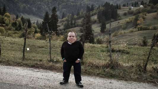 Warwick Davis: The Seven Dwarfs of Auschwitz - Backdrop