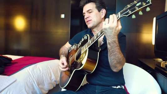 Chris Isaak: Beyond The Sun Live - Backdrop