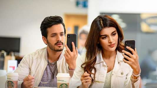 Mr. Majnu - Backdrops