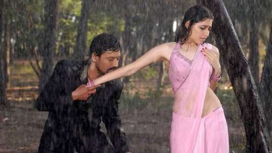 Newtonin Moondram Vidhi - Backdrop