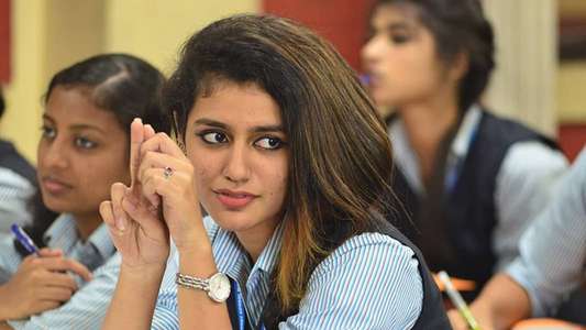 Oru Adaar Love - Backdrop