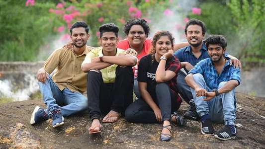 Oru Adaar Love - Backdrop