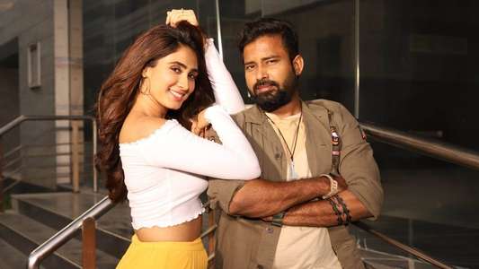 Naanum Single Dhaan - Backdrop