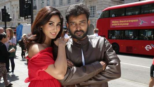 Naanum Single Dhaan - Backdrop