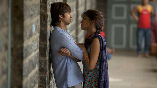 Kaminey - Backdrop