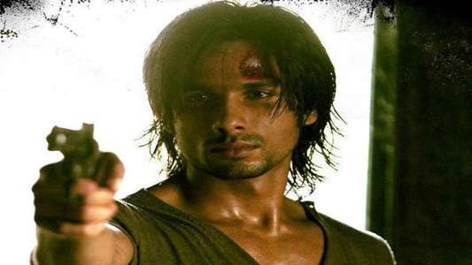 Kaminey - Backdrop