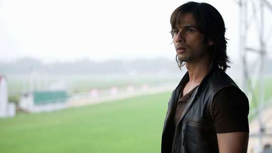 Kaminey - Backdrop