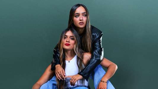 Calle y Poché: No Labels - Backdrop