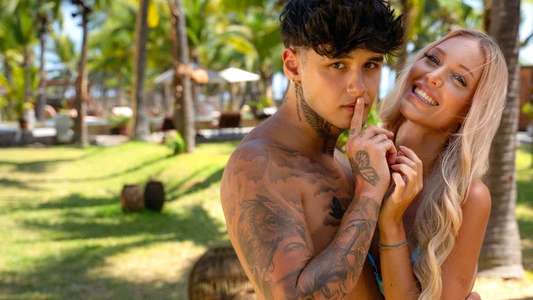 Too Hot to Handle: Germany - Backdrops