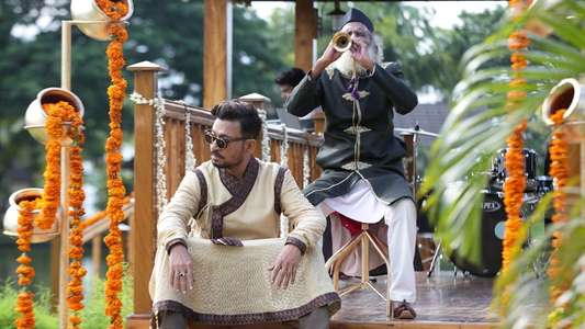 Karwaan - Backdrop