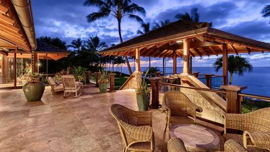 The World's Most Amazing Vacation Rentals - Backdrops