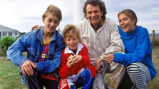 Round the Twist - Backdrop