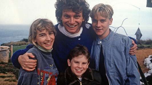 Round the Twist - Backdrop