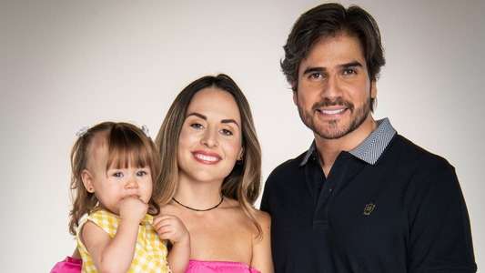 Mi Marido Tiene Familia - Backdrop