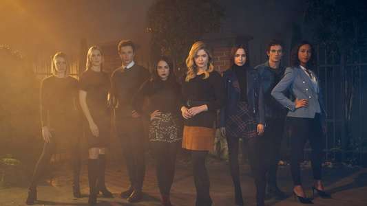 Pretty Little Liars: The Perfectionists - Backdrops