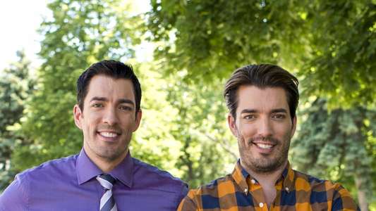 Property Brothers: Buying and Selling - Backdrop