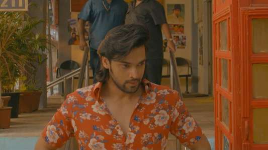 Mai Hero Boll Raha Hu - Backdrop